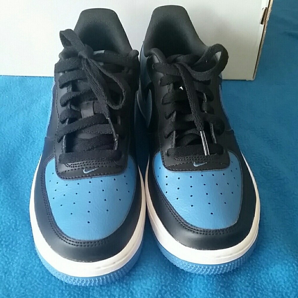 NIB boys 5.5 nike air force 1